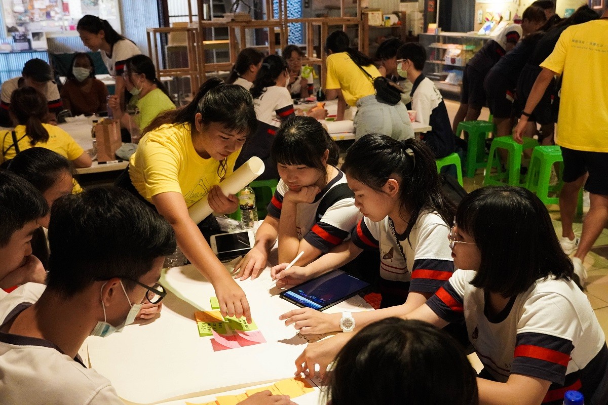 06-中原大學設計學院執行霄裡永續經營USR計畫，帶領內壢高中學生認識感知地圖.jpg