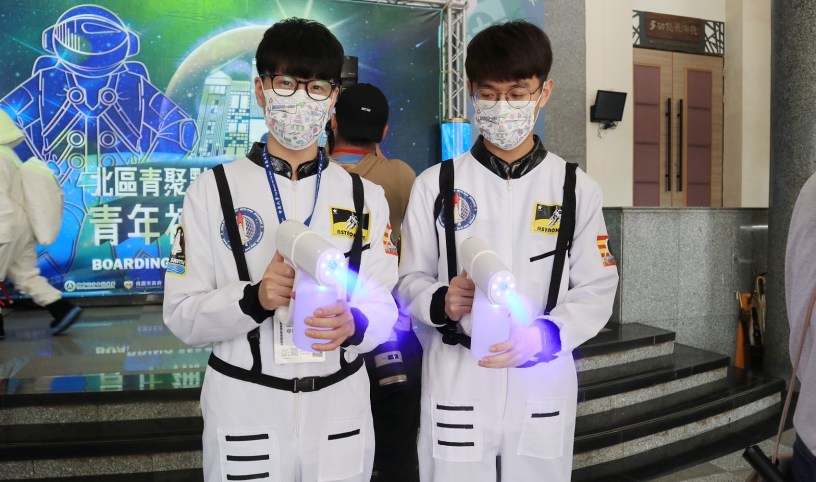 北區青聚點啟用記者會在中原大學規劃下，以「星際」為主題呈現科技與未來感.jpg